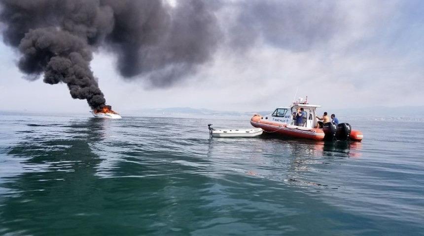 Batan Teknedeki 2 Kişiyi Deniz Polisi Kurtardı