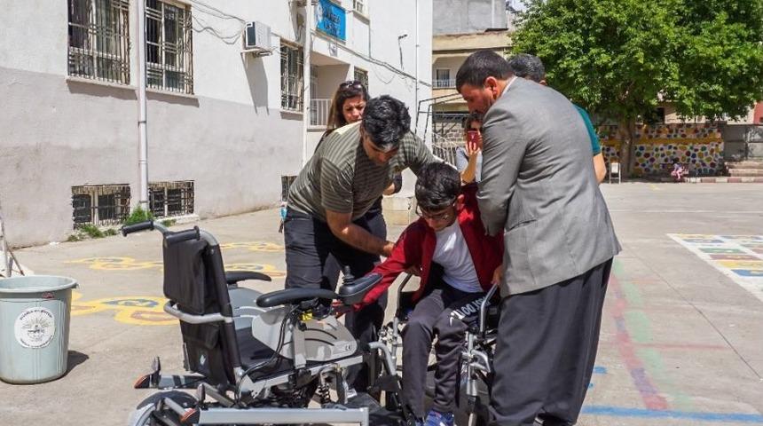 Mavi Kapak Toplayarak Ak&uuml;l&uuml; Ara&ccedil; Aldılar