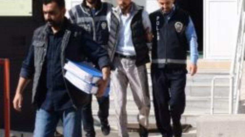 12 Taciz Ve Hırsızlık Su&ccedil;undan Aranan Zanlı Yakalandı