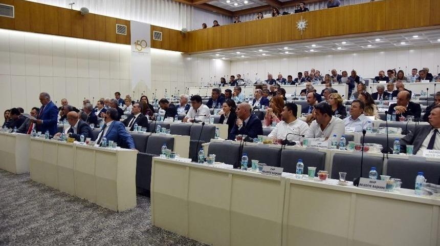 İzmir B&uuml;y&uuml;kşehir Meclisinde &rsquo;gittiğin Kadar &Ouml;de&rsquo; Tartışması