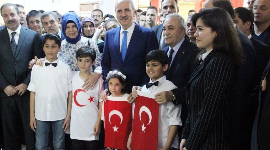 Bakan Kurtulmuş Ve Fakıbaba, T&uuml;rk&ccedil;e &Ouml;ğrenen Suriyeli &Ccedil;ocuklara Kitap Dağıttı