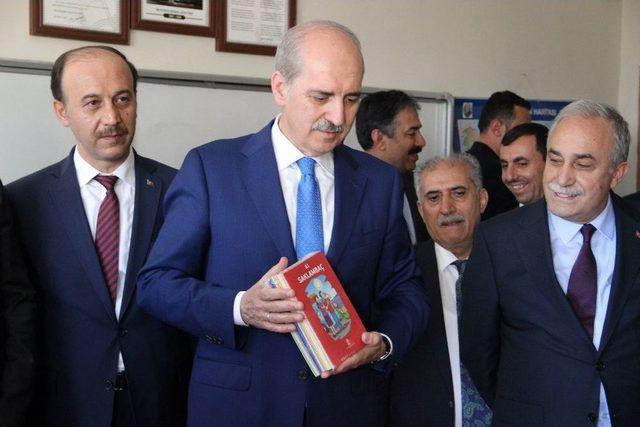 Bakan Kurtulmuş Ve Fakıbaba, Türkçe Öğrenen Suriyeli Çocuklara Kitap Dağıttı