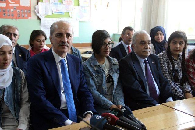 Bakan Kurtulmuş Ve Fakıbaba, Türkçe Öğrenen Suriyeli Çocuklara Kitap Dağıttı