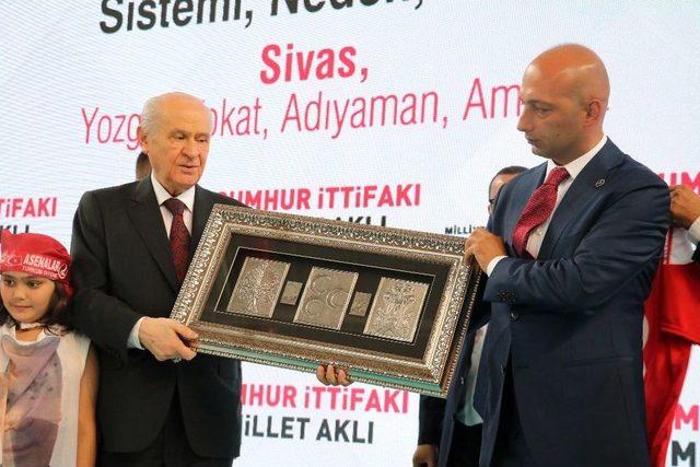 Bahçeli: “komutanımızın Apoletlerini Sökecek Müptezel Henüz Anasından Doğmamıştır”