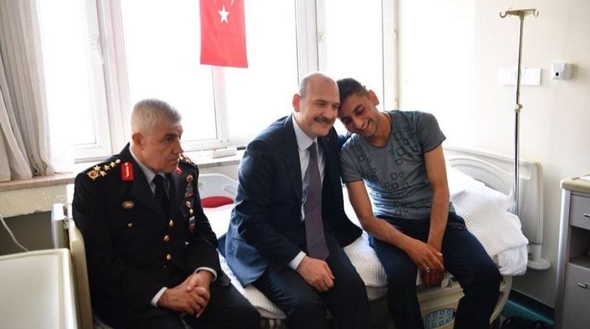 İçişleri Bakanı Soylu Hastanede Tedavi Gören Askerleri Ziyaret Etti