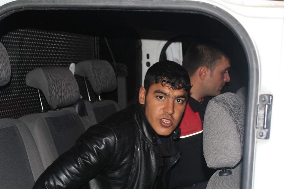 Polisten Ka&ccedil;ıp 4 Araca &Ccedil;arptı, "bu Alemde Unutulan Değil İz Bırakan Ol" Dedi