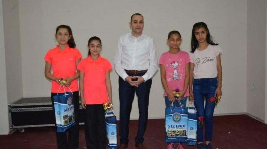 Kaymakam Pamuk&rsquo;tan T&uuml;rkiye Şampiyonu &Ouml;ğrencilere Başarı Belgesi