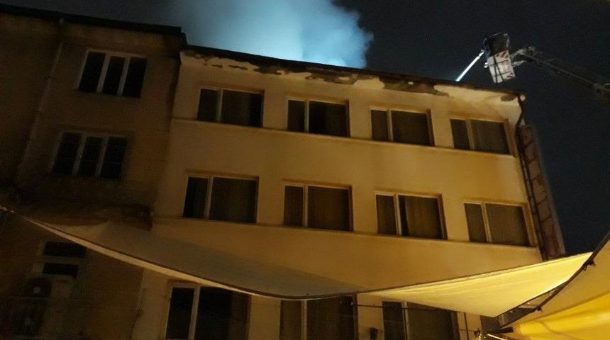 Başkent&rsquo;te Otel &Ccedil;atısında Korkutan Yangın