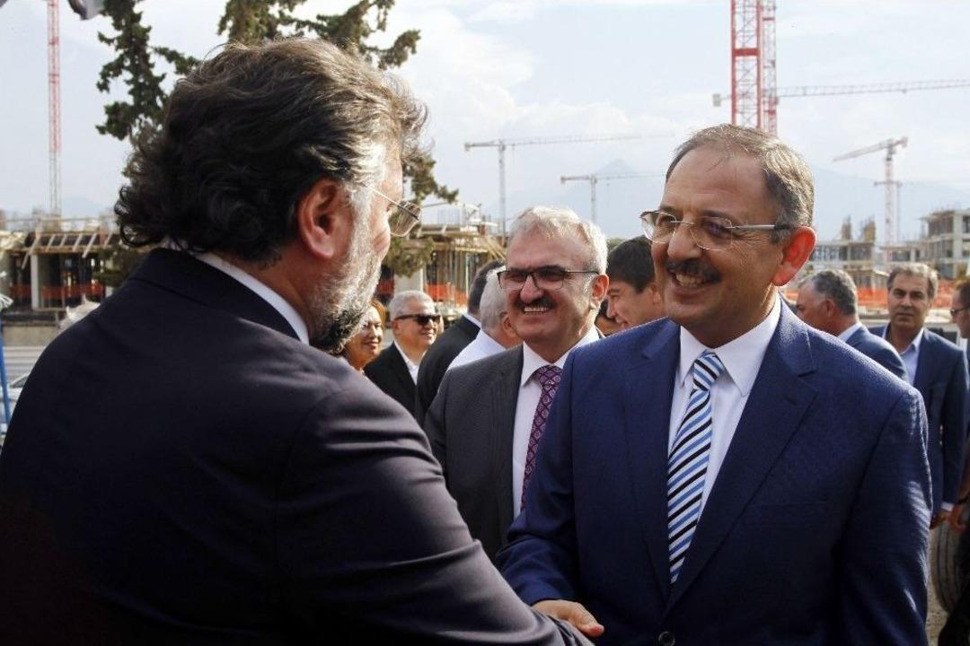 Bakan &Ouml;zhaseki&rsquo;den Hazine Arazisindeki Yapı Ve Diğer Ka&ccedil;ak Yapı Sahiplerine Tapu M&uuml;jdesi