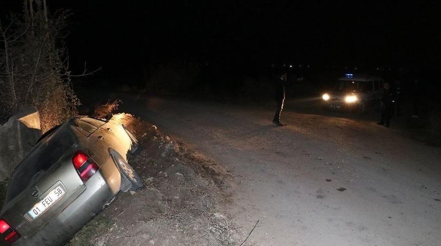 Ehliyetsiz S&uuml;r&uuml;c&uuml; Polisten Ka&ccedil;tığı Sırada Kaza Yaptı