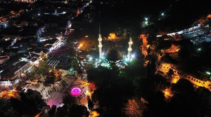 İstanbul’da Miraç Kandili’nde Camiler Doldu Taştı