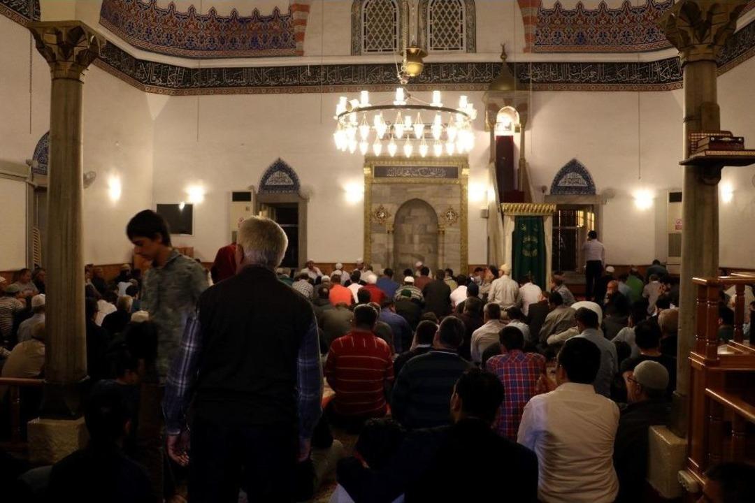 Antalyalılar Mira&ccedil; Kandilinde Camilere Akın Etti