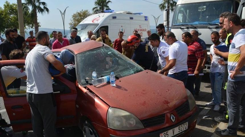 İzmir&rsquo;de Trafik Kazası: 1 &Ouml;l&uuml;, 1 Yaralı