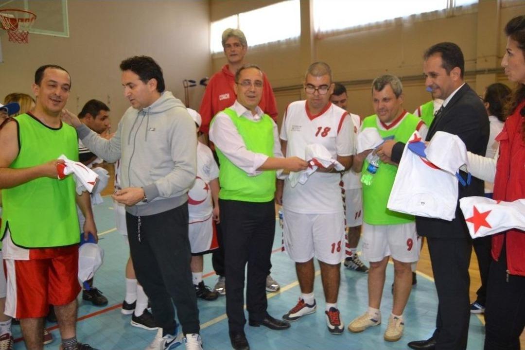 Kaymakam Ve Belediye Başkan Yardımcısı Engelli Sporcularla Ma&ccedil; Yaptı