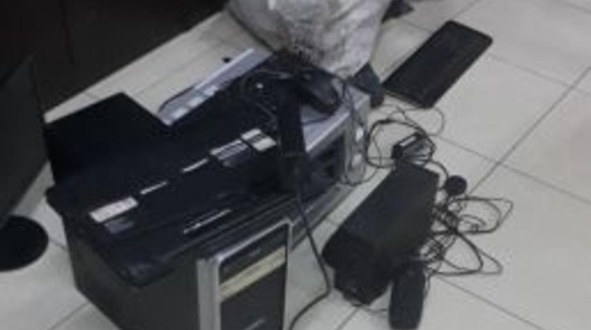 Fırın Ve Bilgisayar Hırsızları Yakalandı