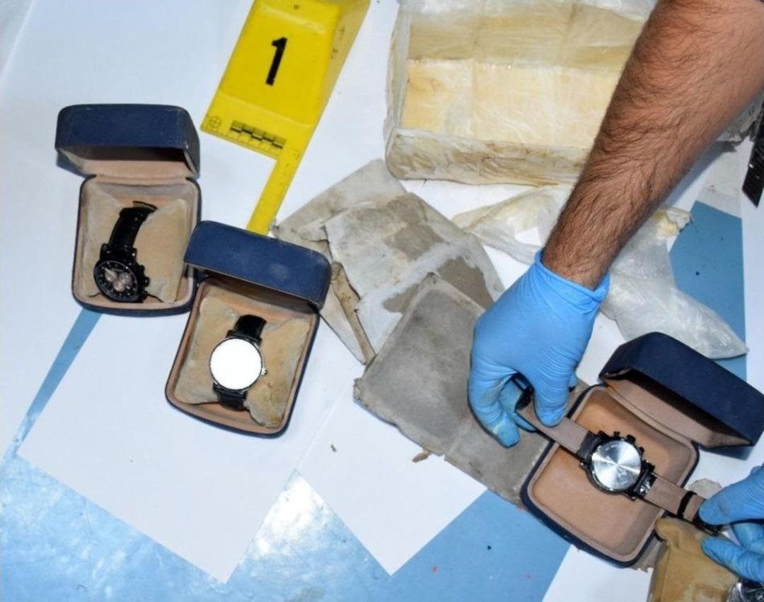 Fetullah G&uuml;len İmzalı Toprağa G&ouml;m&uuml;lm&uuml;ş 3 Saat Bulundu