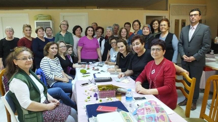 Kursa Katılan Kadınlar Takı &Uuml;reticisi Oldu