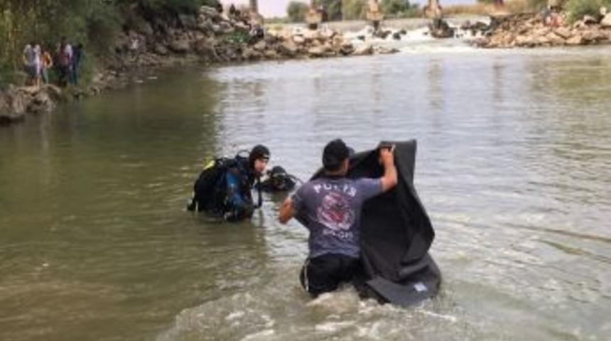 &Ccedil;ocukların Cenazeleri Polis Dalgı&ccedil;lar &Ccedil;ıkardı