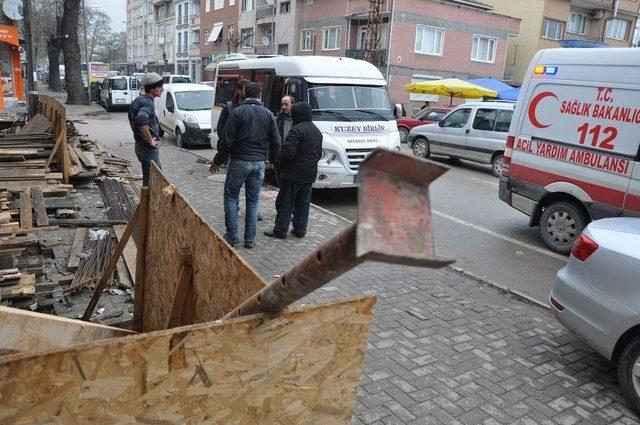 İnşaatın Kalıp Demiri Genç Kızın Üzerine İşte Böyle Düştü...