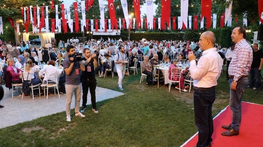 B&uuml;y&uuml;k&ccedil;ekmece Ailesinden Meri&ccedil; Nehri Kenarında İftar