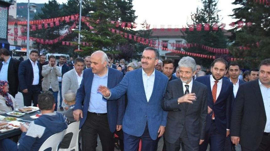 Ankara B&uuml;y&uuml;kşehir Belediye Başkanı Mustafa Tuna Kızılcahamamlılarla İftar Yaptı