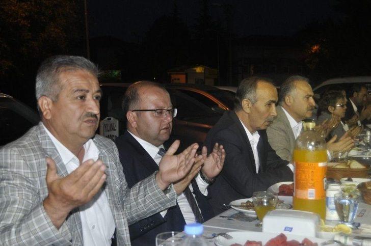 Chp’li Gök, Şehit Yakınları Ve Gazilerle İftar Yaptı G1