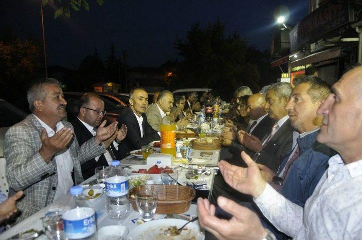 Chp’li Gök, Şehit Yakınları Ve Gazilerle İftar Yaptı G2