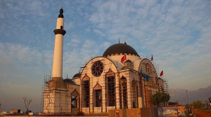 İskenderun Sahil Cami’nde Peyzaj Çalışmaları