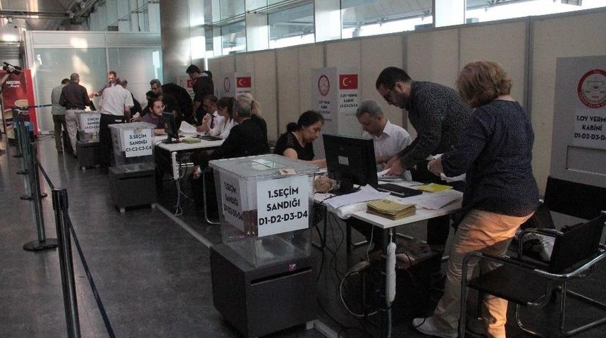 Sınır Kapılarında Oy Verme İşlemi Başladı