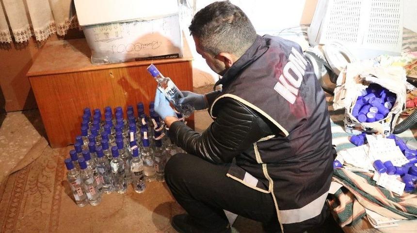 Aksaray&rsquo;da Y&uuml;zlerce Şişe Sahte İ&ccedil;ki Ele Ge&ccedil;irildi