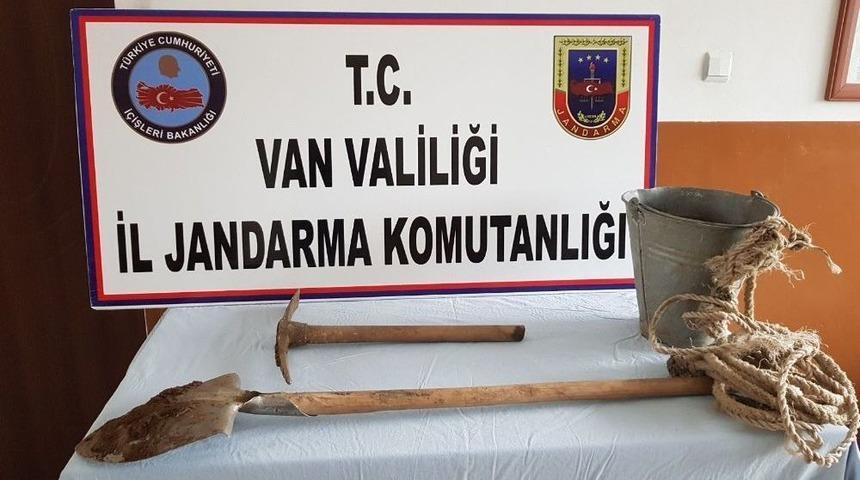 Muradiye’de Kaçak Kazı Yapanlar Suçüstü Yakalandı