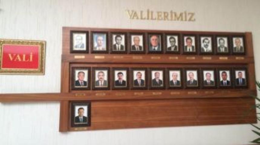 Fet&ouml;&rsquo;den Tutuklu H&uuml;seyin Avni Mutlu&rsquo;nun Fotoğrafı, &lsquo;valilerimiz&rsquo; Panosundan Kaldırıldı
