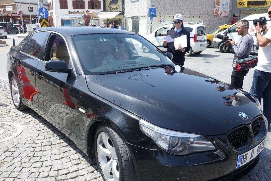 Kuşadası&rsquo;nda Yayaya Saygı G&ouml;steren S&uuml;r&uuml;c&uuml;lere Sertifika