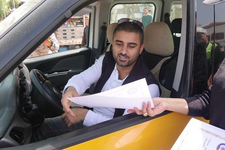 Kuşadası’nda Yayaya Saygı Gösteren Sürücülere Sertifika G1