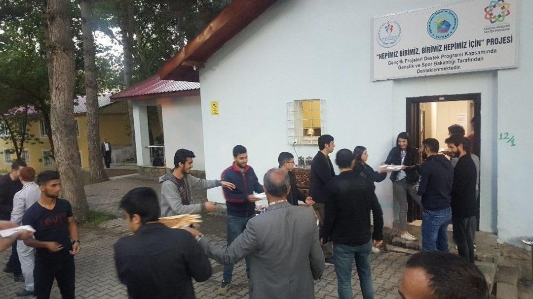 Tatvan&rsquo;da &Ouml;ğrenciler İ&ccedil;in İftar Programı