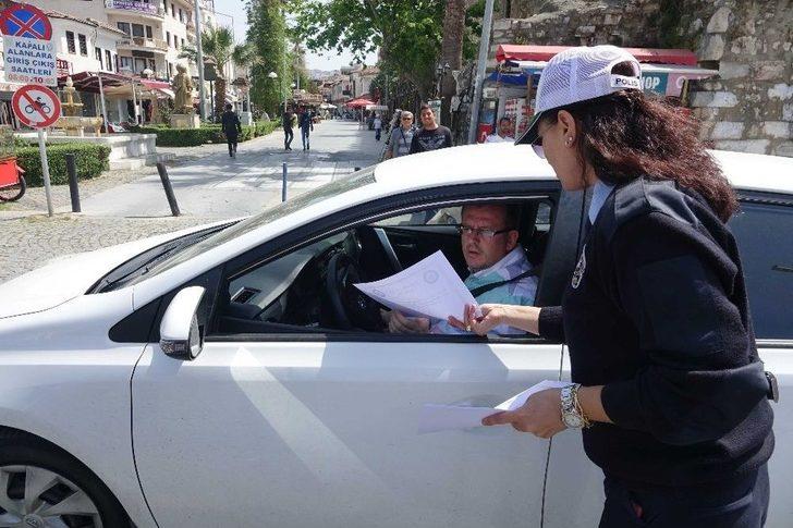 Kuşadası’nda Yayaya Saygı Gösteren Sürücülere Sertifika G3