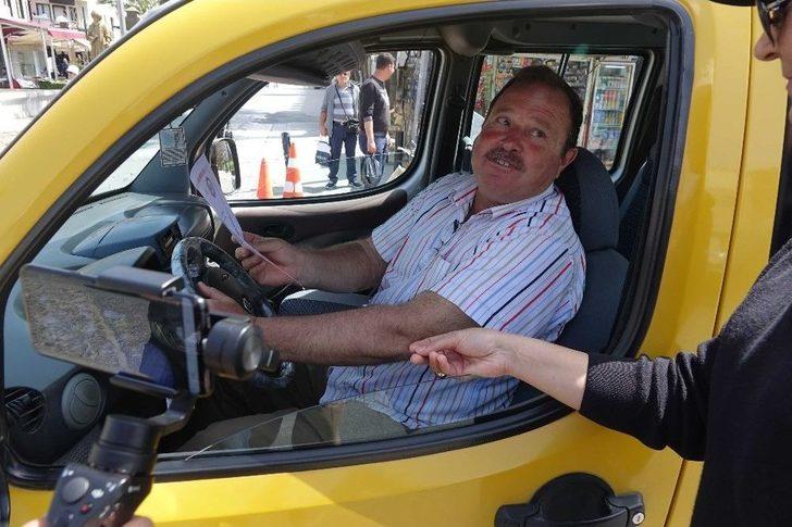 Kuşadası’nda Yayaya Saygı Gösteren Sürücülere Sertifika G4