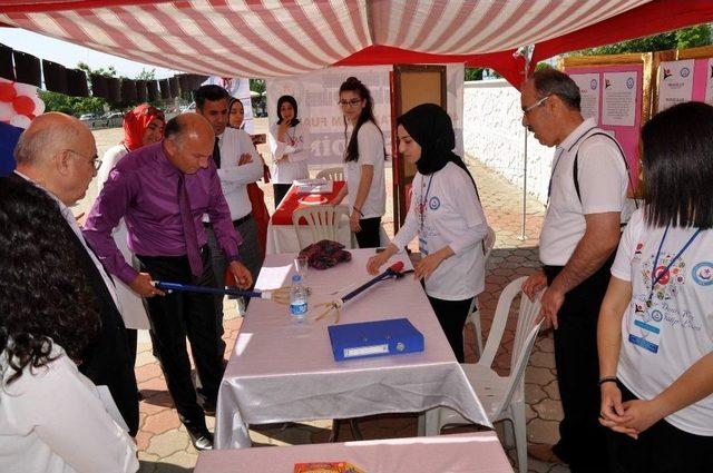 Kız İmam Hatip Lisesi Öğrencilerinden Bilim Fuarı