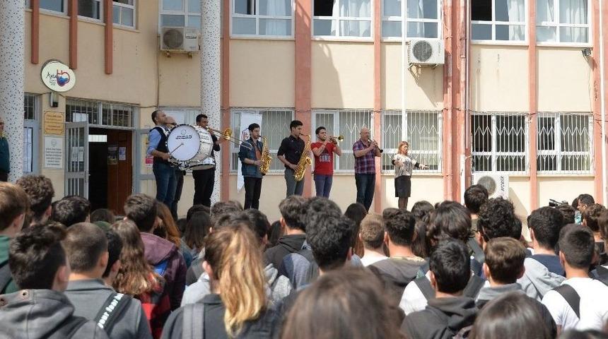 Muratpaşa Gen&ccedil;lik Orkestrası Okullarda