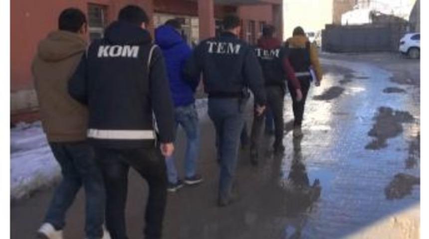 Hakkari&rsquo;de G&ouml;&ccedil;men Ka&ccedil;ak&ccedil;ılığı: 3&rsquo;&uuml; Askeri Personel 7 G&ouml;zaltı