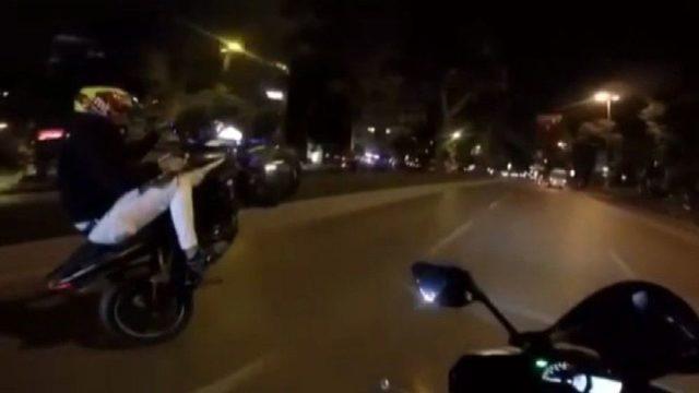 (özel)beşiktaş Barbaros Bulvarı’nda Tek Teker İle Terör Estiren Motosikletliler Kamerada