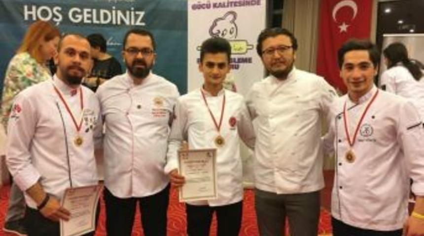 &Ouml;ğrenciler Şampiyonadan Altın Ve G&uuml;m&uuml;ş Madalya İle D&ouml;nd&uuml;