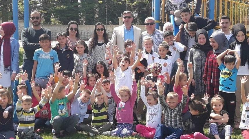 Minikler Fidanları Toprakla Buluşturdular