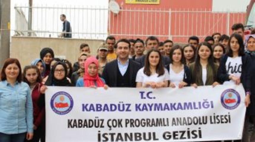 Kabad&uuml;zl&uuml; &Ouml;ğrenciler İstanbul Gezisine Gitti