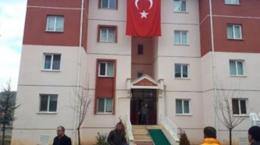 Şehit Polisin Başkent&rsquo;teki Evine Ateş D&uuml;şt&uuml;