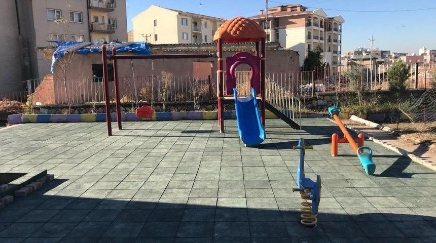 Silopi Belediyesince Okullara Oyun Parkı Kuruldu