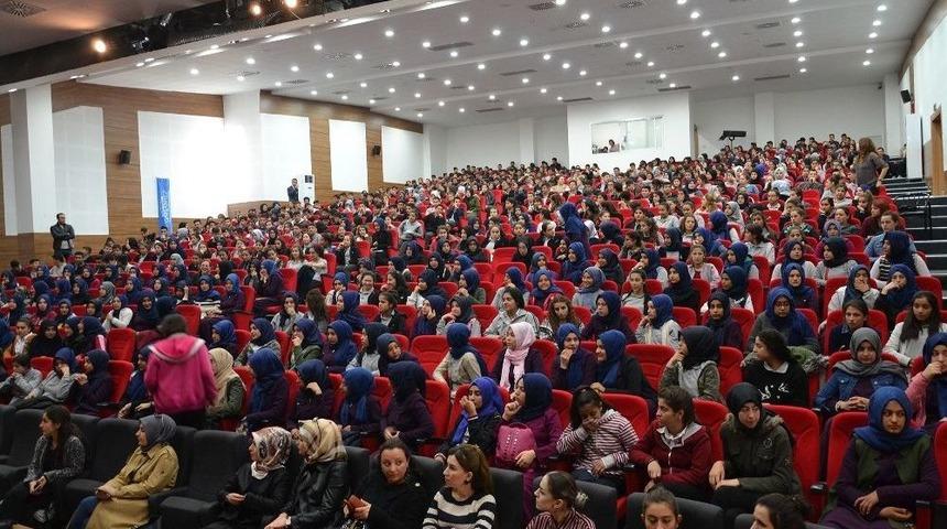 Madde Bağımlılığının Zararları Tiyatro Oyunuyla Anlattı