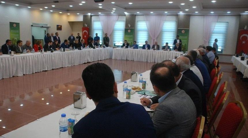 Tokat&rsquo;ta &Uuml;z&uuml;m &Uuml;reticilerinin Sorunları Masaya Yatırıldı