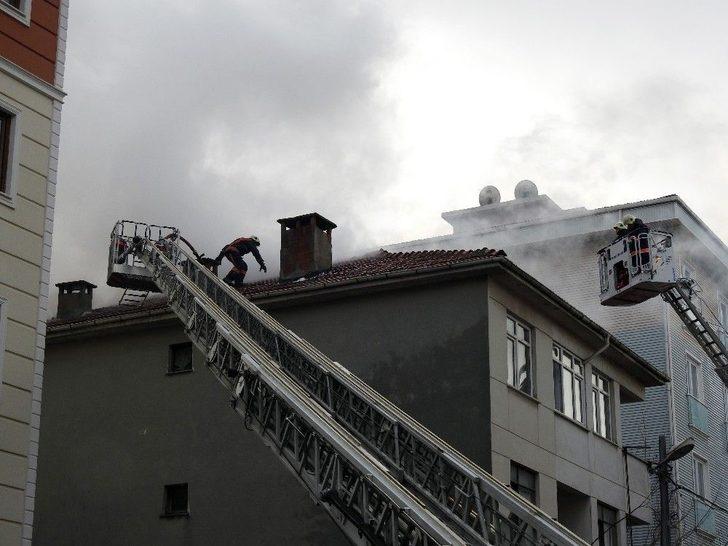 Çatı Yangını Mahalleliyi Sokağa Döktü G5