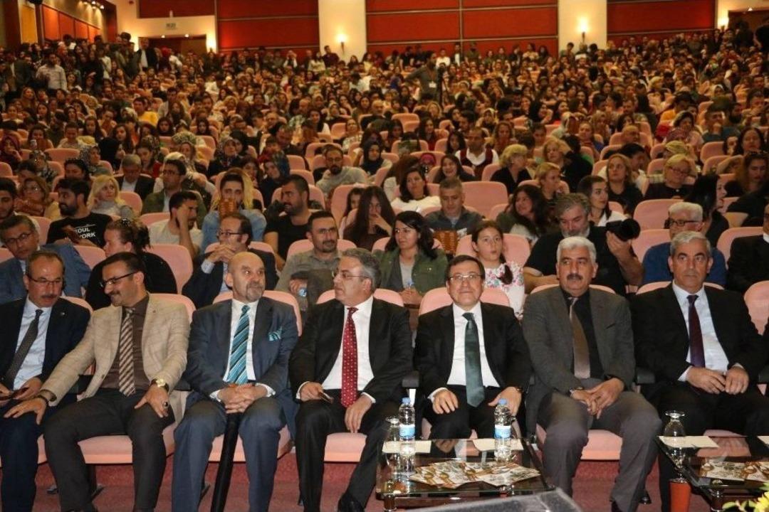 Arabesk Şarkılar Konseri Yoğun İlgi G&ouml;rd&uuml;